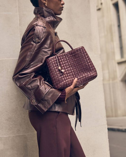 Hovedbilde NOVA HAND WOVEN TOP HANDLE BAG CHERRY