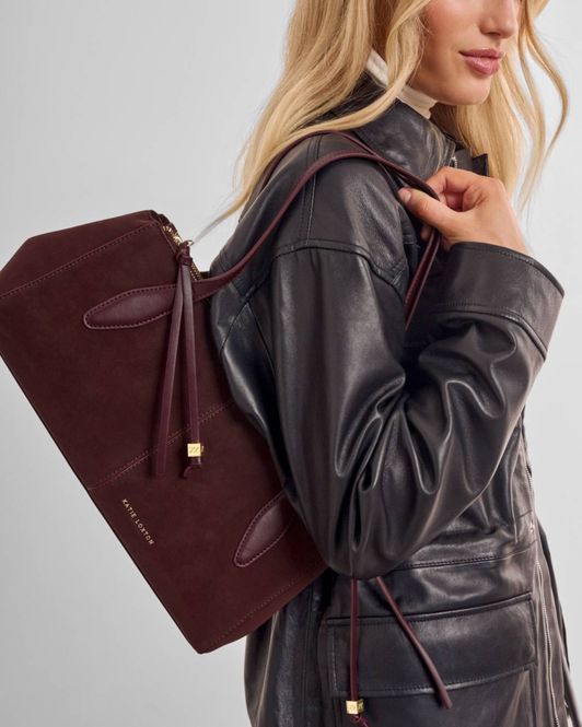 Hovedbilde HATTIE SHOULDER BAG Cherry Suedette / Cherry