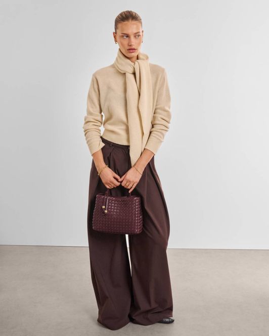 Hovedbilde NOVA HAND WOVEN TOP HANDLE BAG CHERRY