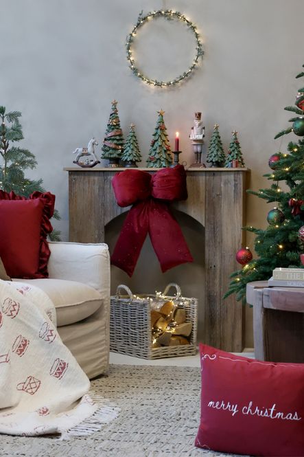 Hovedbilde Noël Juletre m. kongler